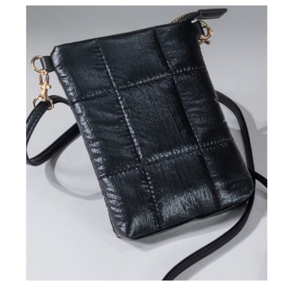 ✨NEW✨Black Quilted Crossbody Bag